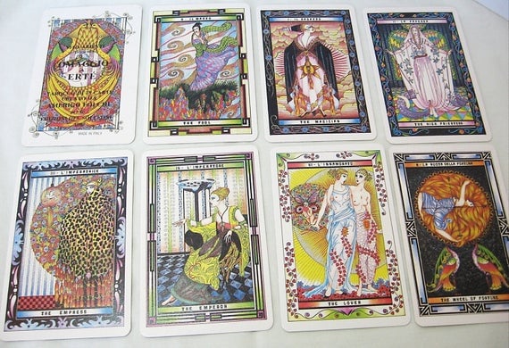 Image of Omaggio A Erte Tarot Review